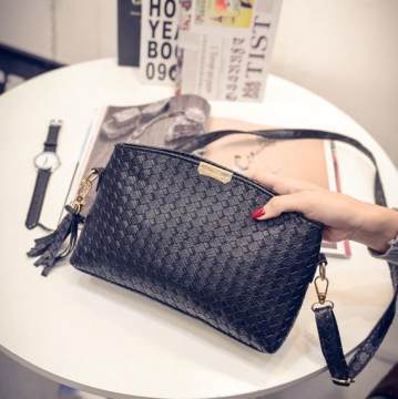 聚潮品牌2015新款編織女包 韓式風(fēng)尚與實(shí)用主義的完美邂逅