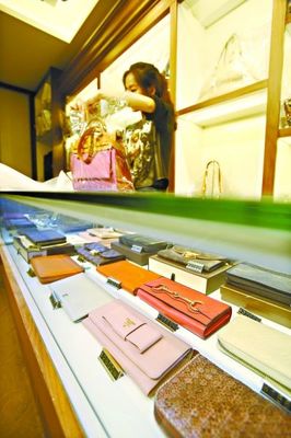 奢侈消費(fèi)風(fēng)向陡轉(zhuǎn) 武漢寄賣潮涌與行業(yè)變局下的冷思考